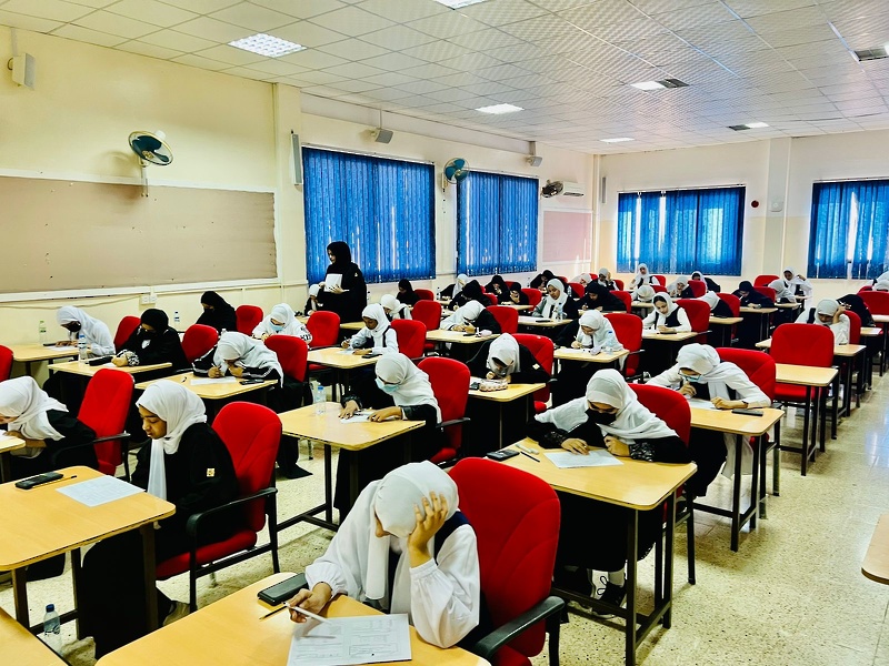 تنفيذ مسابقة منهاجي لمادة الفيزياء للصف التاسع بتعليمية ظفار