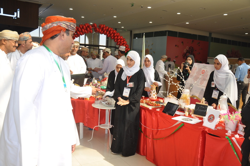 اقامة معرض للشركات الطلابية بتعليمية محافظة الظاهرة 