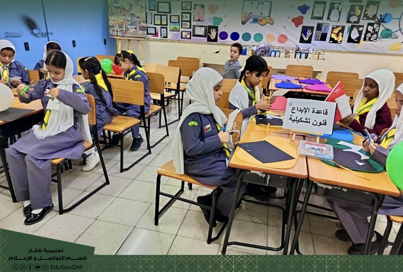 تعليمية ظفار تختتم فعاليات قسم الكشافة والمرشدات 