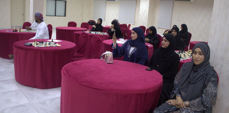 لجنة الرياضة المدرسية بتعليمية محافظة الظاهرة تحتفل باختتام دورة أساسيات وقانون الشطرنج المدرسي