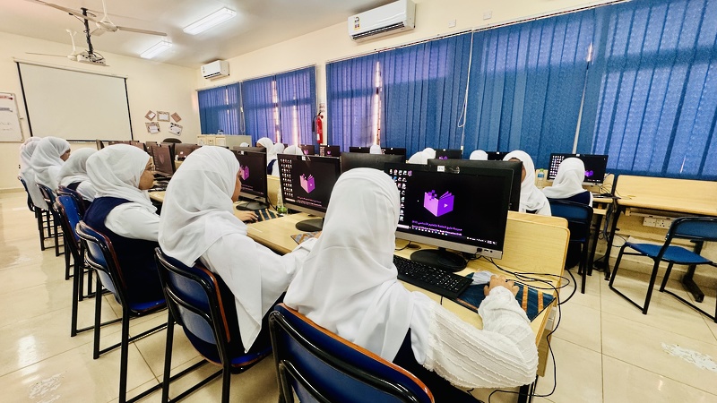 تواصل تنفيذ التطبيق الفعلي للاختبارات الوطنية بمدارس تعليمية ظفار