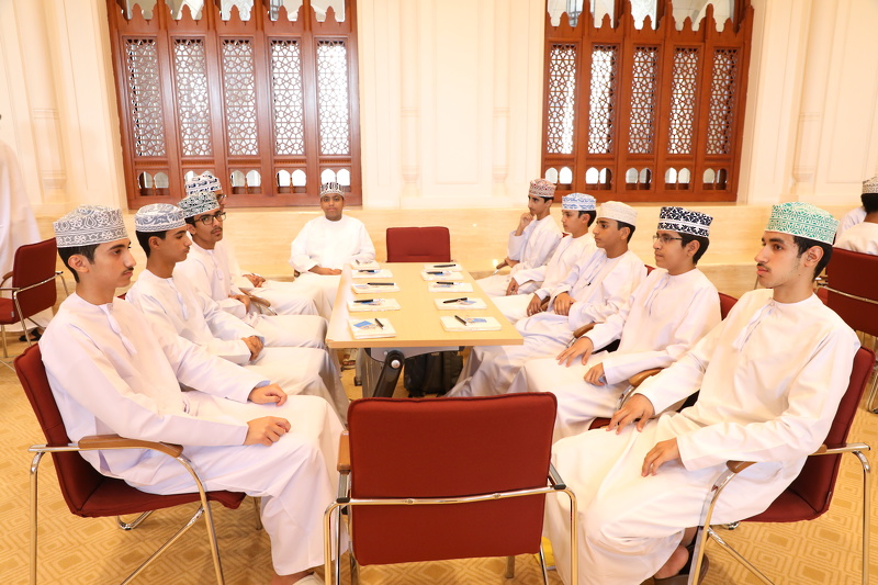 ورشة مهنية في القطاع السياحي لطلبة مدارس محافظة الداخلية