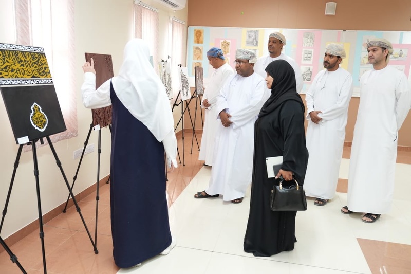 افتتاح المعرض الفني( قطرة لون ) بمدرسة الكامل للتعليم الأساسي