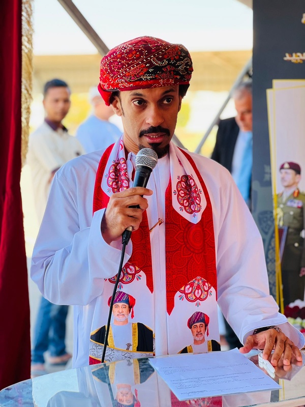      تعليمية ظفار تحتفل بالعيد الوطني الــ 52 المجيد