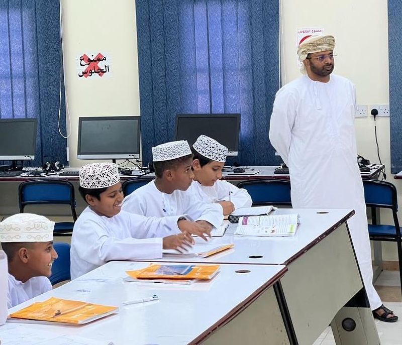 مدير عام تعليمية ظفار يواصل زياراته الميدانية لعدد من مدارس ولاية صلالة   