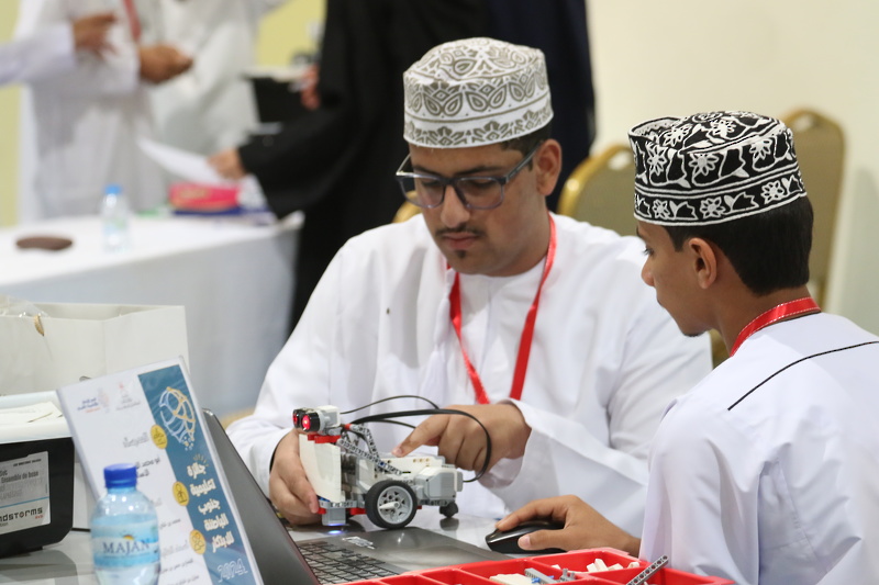 تعليمية جنوب الباطنة  تتوج الفائزين بجائزة جنوب الباطنة للابتكار2024