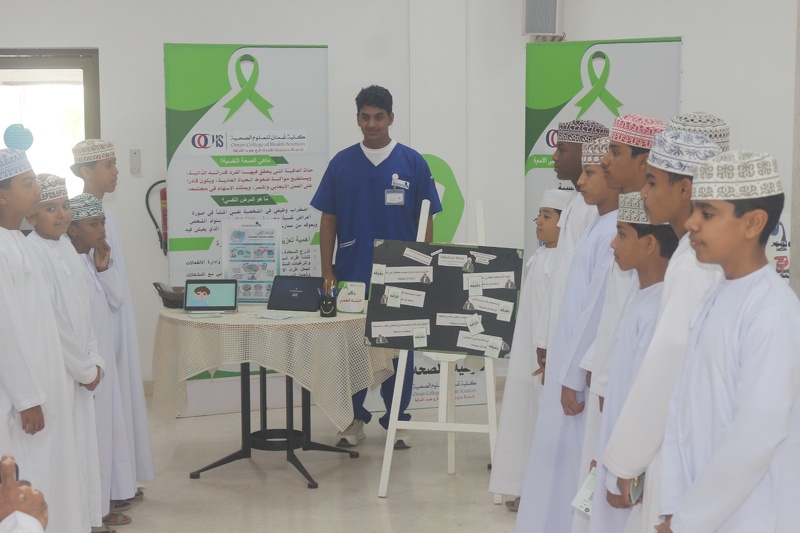 كلية عمان للعلوم الصحية بجنوب الشرقية تستعرض تطبيقاتها في الأسبوع الوطني للعلوم والتكنولوجيا