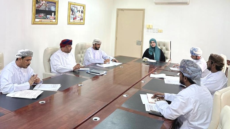 اجتماع لجنة المناقصات الفرعية بتعليمية ظفار