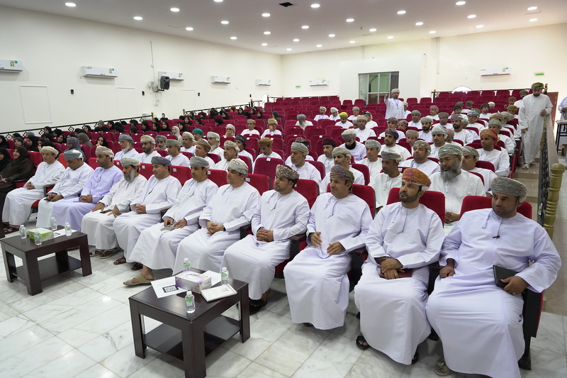 اللقاء التعريفي لقانون الحماية الاجتماعية بتعليمية جنوب الباطنة 