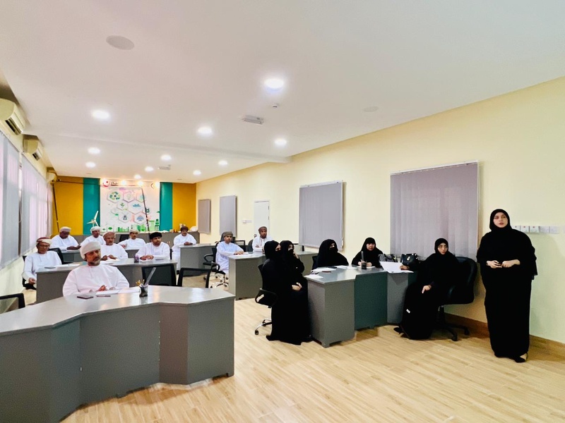 تعليمية ظفار تواصل متابعتها لتقييم الاداء الفعلي للموظفين على منظومة الإجادة للدورة الأولى 2022م