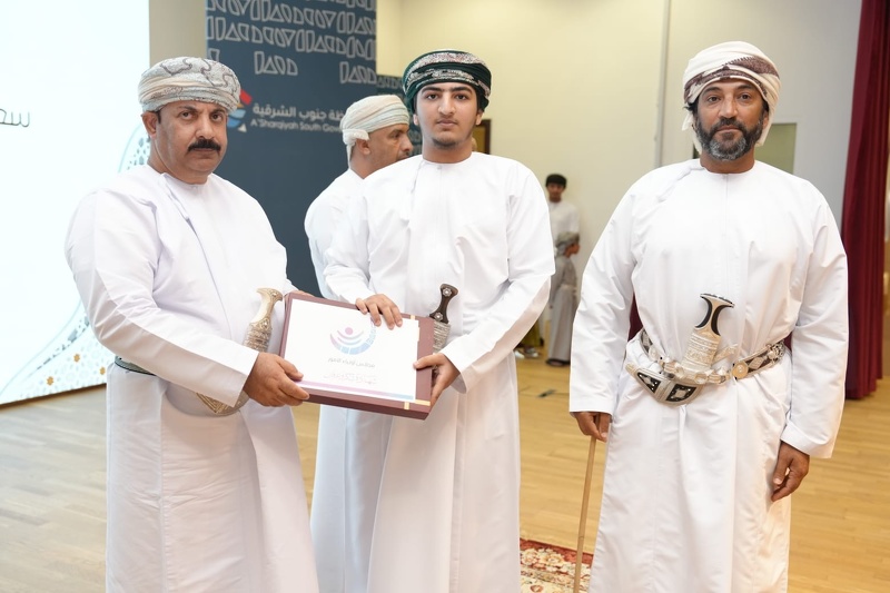 مجلس أولياء الأمور بولاية الكامل والوافي يحتفل بتكريم أوائل طلبة دبلوم التعليم العام على مستوى مدارس الولاية