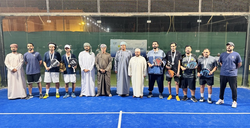 فريق تعليمية ظفار يتوج بالمركز الأول في بطولة جمعية الصحفيين العُمانية للبادل للمؤسسات