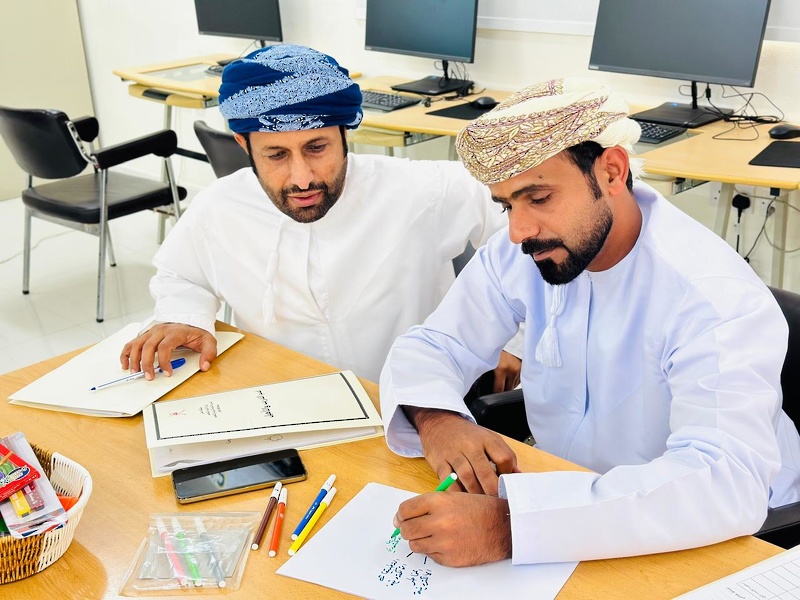 برنامج تطوير المهارات التقنية للإداريين بتعليمية ظفار