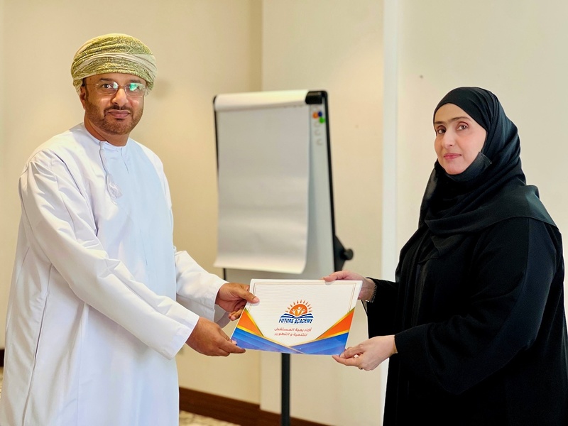 (ختام البرنامج التدريبي إدارة المشاريع الاحترافية بتعليمية ظفار)