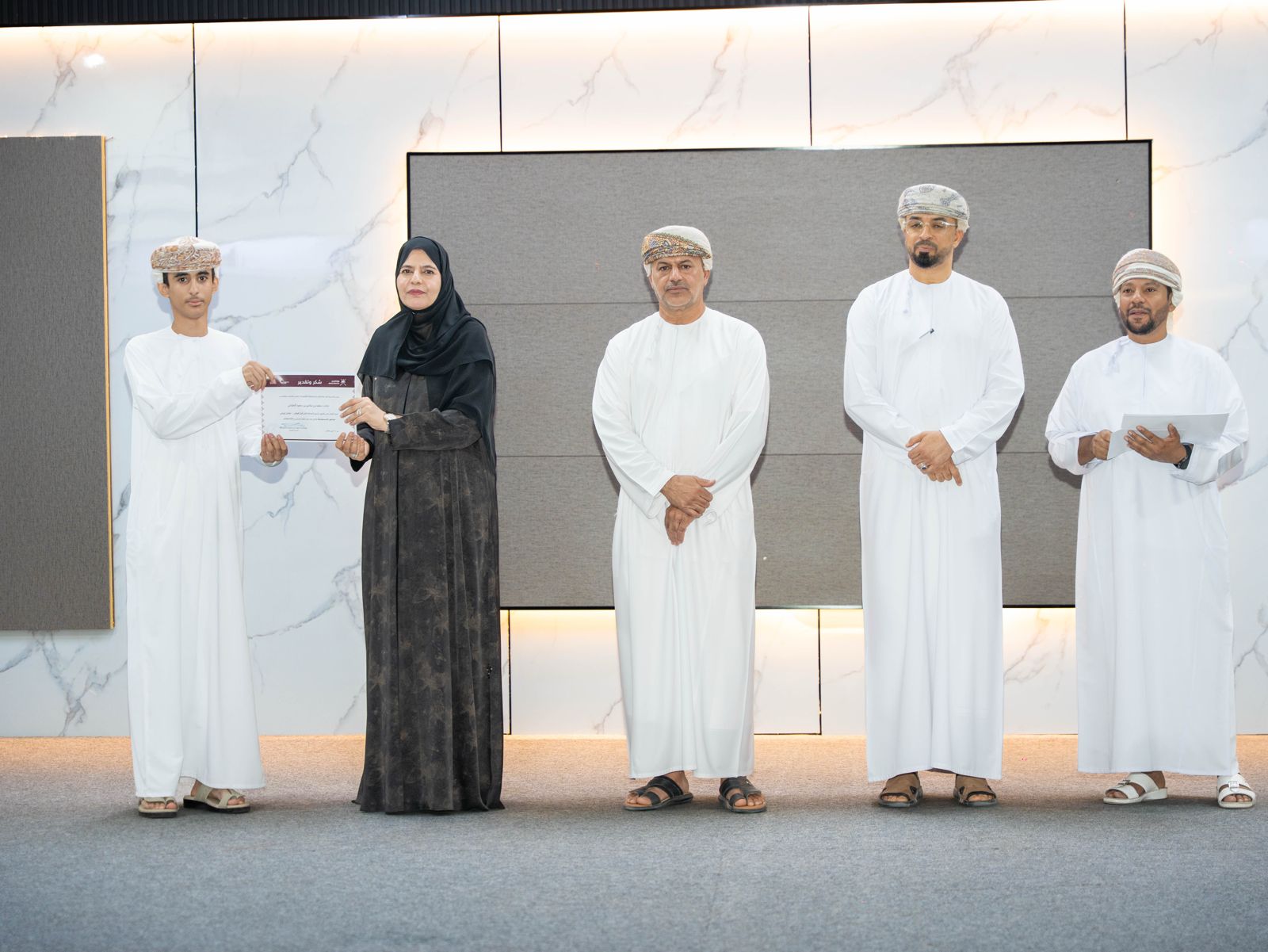 تعليمية الظاهرة تكرم المدارس والطلبة المجيدين في تطبيق مشروع المواطنة (من أجل الوطن .. تفاعل إيجابي ...