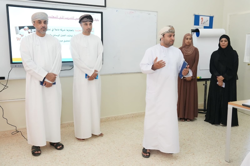 وفد من المعهد التخصصي للتدريب المهني للمعلمين يزور تعليمية جنوب الشرقية