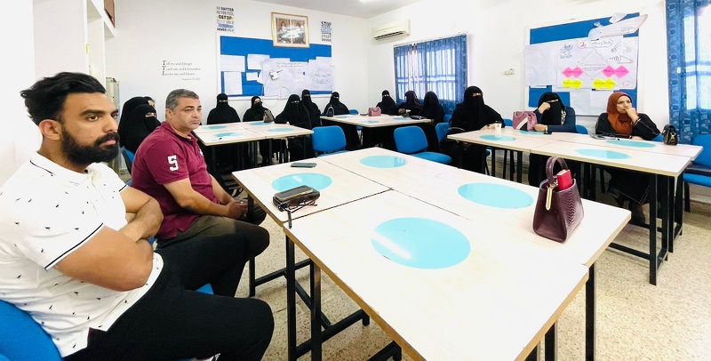 الفريق المركزي بديوان عام الوزارة ينفذ خطة الزيارة و تدريب مراقبين الدراسات الدولية بتعليمية ظفار