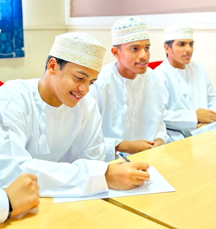 تنظيم البطولة الوطنية الثامنة للمناظرات الطلابية بتعليمية ظفار