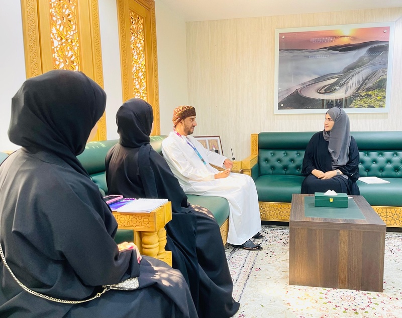 استعراض الخدمات التي ستقدمها للشركة للمؤسسات التعليمية بمحافظة ظفار