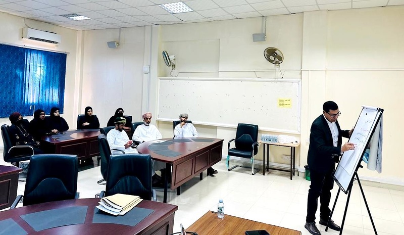 ورشة تطوير المؤشرات الوطنية الدامجة في المدارس بتعليمية ظفار