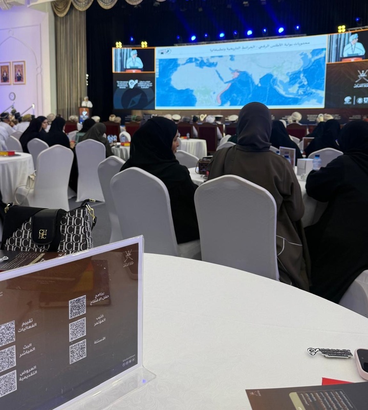 دائرة تطوير الأداء المدرسي ممثلة بوحدة الدراسات الاجتماعية تشارك في المؤتمر الدولي الحادي عشر للتطورات الحديثة في المعلومات الجغرافية بمحافظة ظفار..