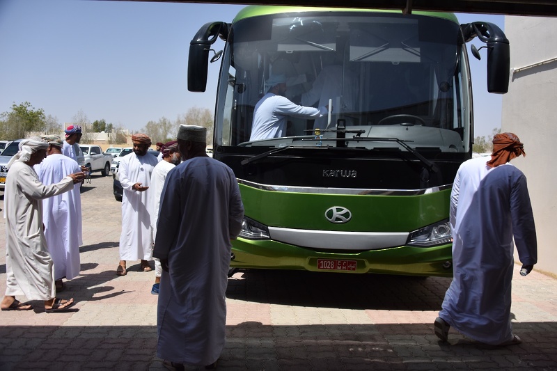 شركة كروة موتورز الوطنية تقدم ورشة تعريفية عن منتجاتها بتعليمية محافظة الظاهرة