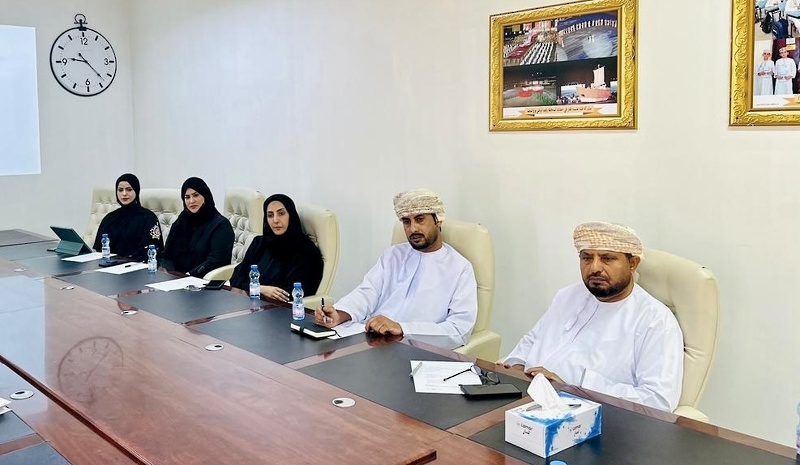 فريق دعم المبادرات يزور تعليمية ظفار