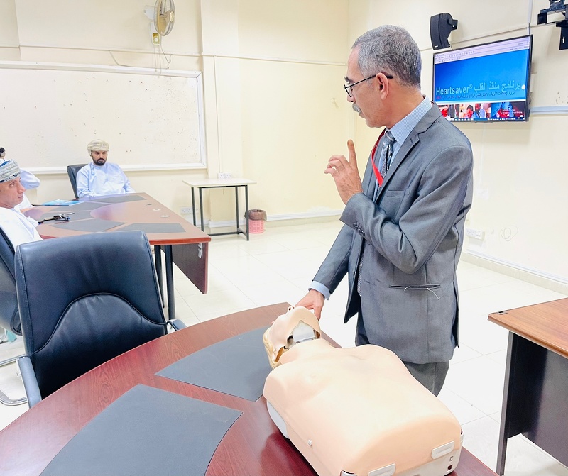 تنفيذ البرنامج التدريبي لمدربي الإسعافات الأولية بتعليمية ظفار