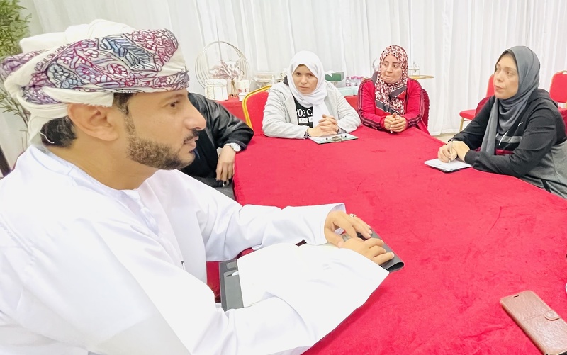 تنفيذ الزيارات الميدانية  لفريق عمل الدراسة التقييمية لمادة الرياضة المدرسية بتعليمية ظفار 