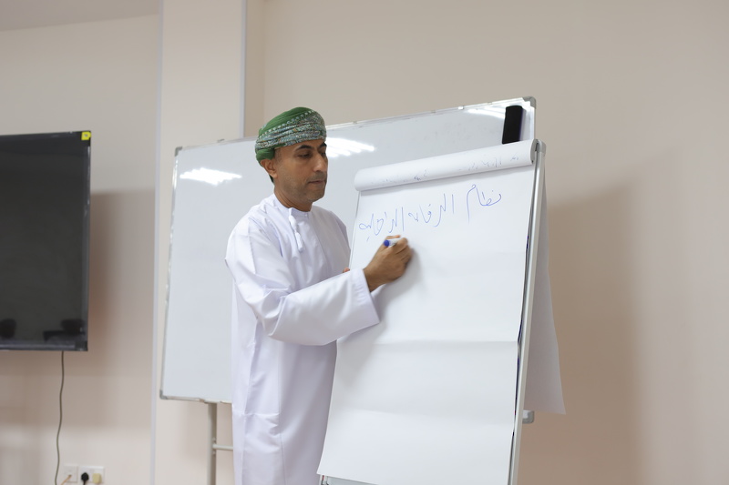 قسم التدريب والتأهيل يختتم حزمة البرامج التدريبية للعام 2024 بتعليمية جنوب الباطنة