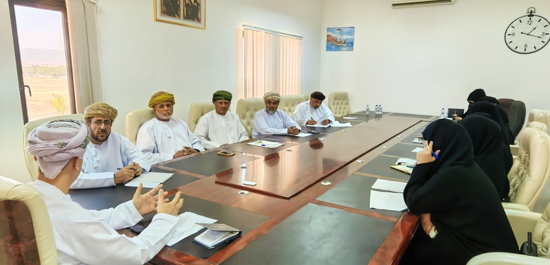 مدير عام تعليمية ظفار يلتقي بعدد من رؤساء مجالس أولياء الأمور