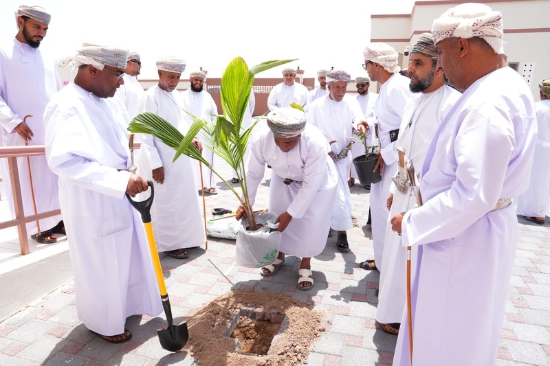 تدشين مبادرة أملاك الخضراء بمدرسة الأشخرة للتعليم الأساسي