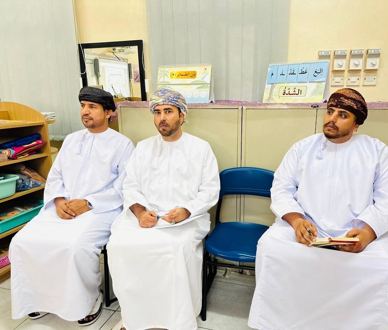 تعليمية ظفار تنفذ حصة تجريبية لمشروع رقمنة المناهج الدراسية للصفوف (1-12)