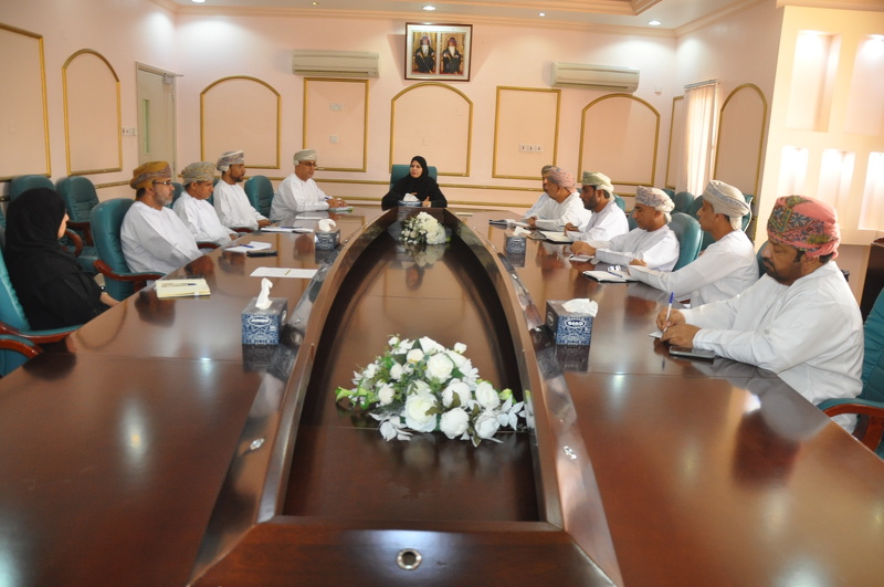 مناقشة المستجدات التربوية بتعليمية محافظة الظاهرة 