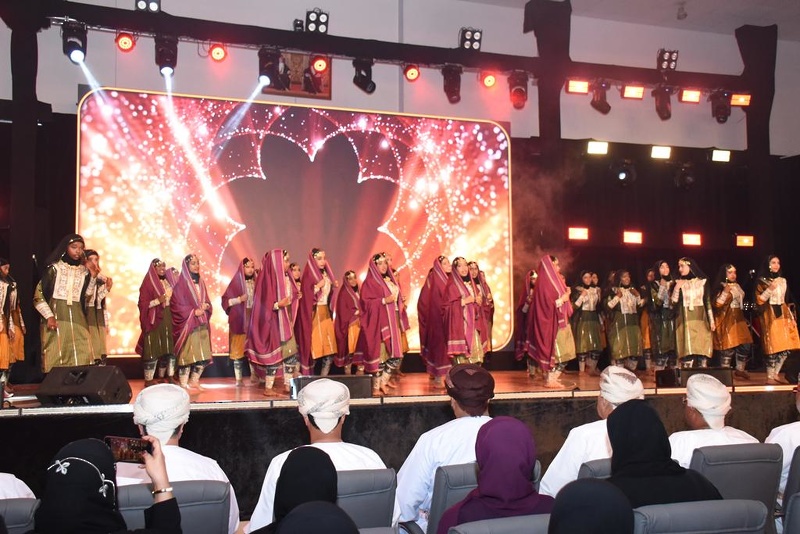 تعليمية محافظة جنوب الشرقية تحتفل بيوم المعلم وتكرم 250 مجيدا