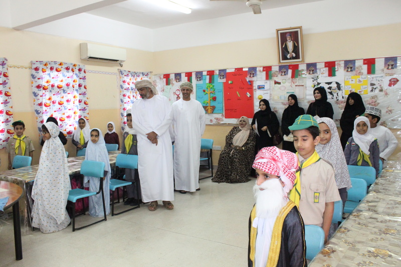 وفد تربوي من تعليمية البريمي يزور تعليمية شمال الباطنة لتبادل الخبرات