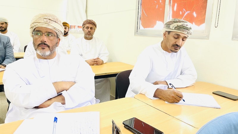  اللجنة الفرعية لتنفيذ المرحلة الثانية من مبادرة قافلة الوسائل التعليمية بتعليمية ظفار تناقش خطط وبرامج المبادرة