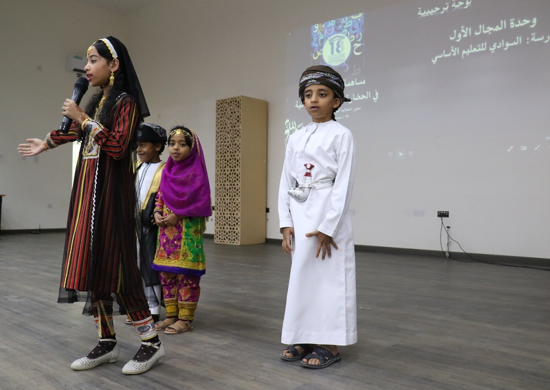تعليمية جنوب الباطنة تحتفل باليوم العالمي للغة العربية