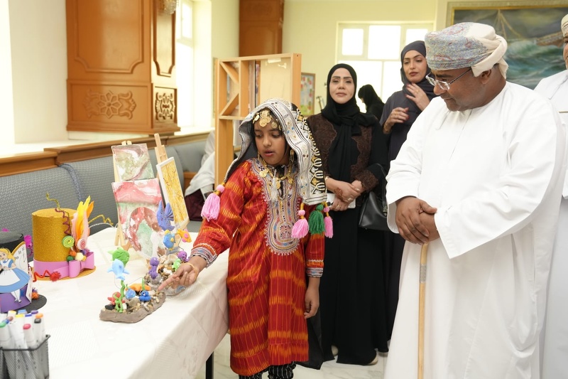 افتتاح المعرض الفني (لآلئ لونية)