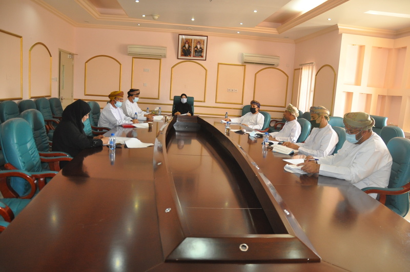 مناقشة المشاريع التربوية بمدارس محافظة الظاهرة 