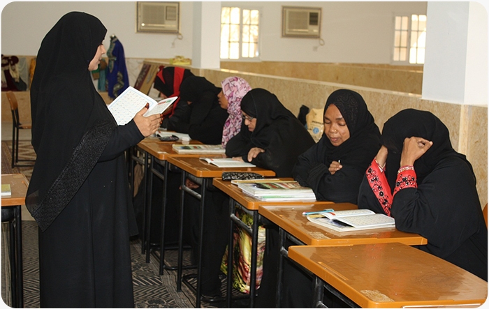 تعليمة جنوب  الباطنة  تحتفي  باليوم  العربي  لمحو الامية 