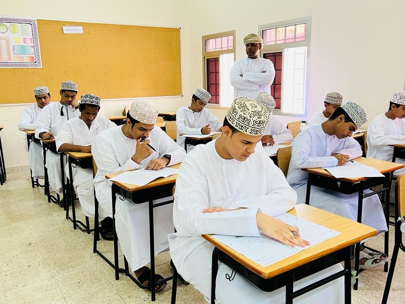 تنفيذ الاختبارات الوطنية للصفوف المرحلية بتعليمية ظفار