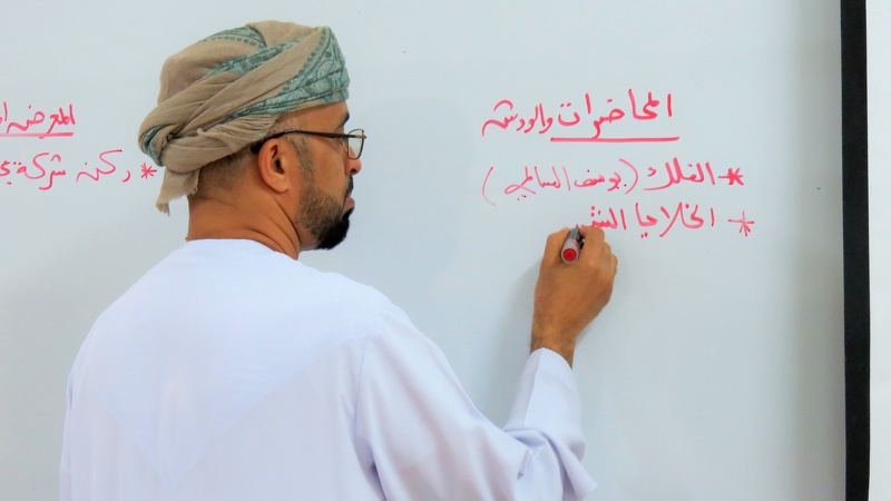 التحضير لمهرجان عمان للعلوم والأسبوع الوطني للعلوم والتكنولوجيا بتعليمية الظاهرة