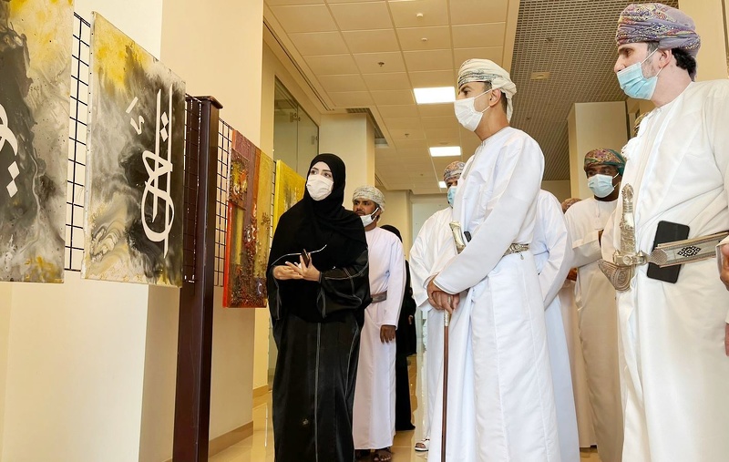 بمناسبة اليوم العالمي للغة العربية مدير عام تعليمية ظفار يرعى فعالية  بمركز السلطان قابوس الترفيهي.