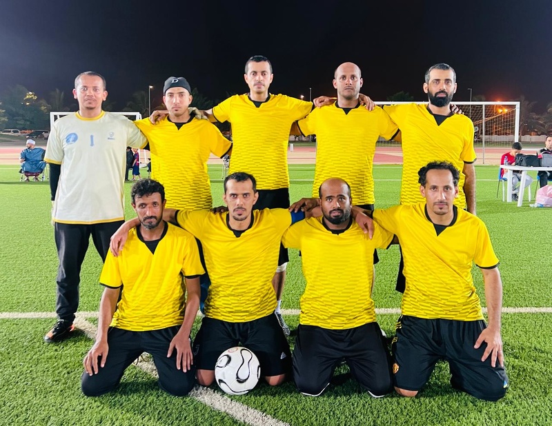 مدير عام تعليمية ظفار يتوج مدرسة الترمذي ببطولة كرة القدم 