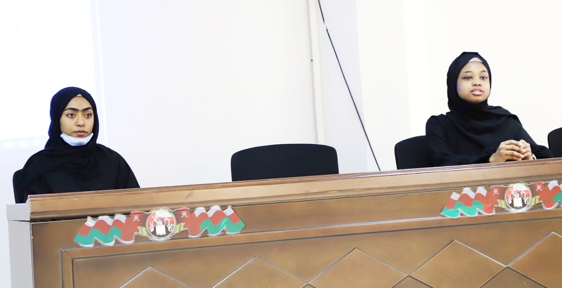 مشاركة مدارس تعليمية ظفار في مسابقة فن الخطابة والتحدث بالفصحى