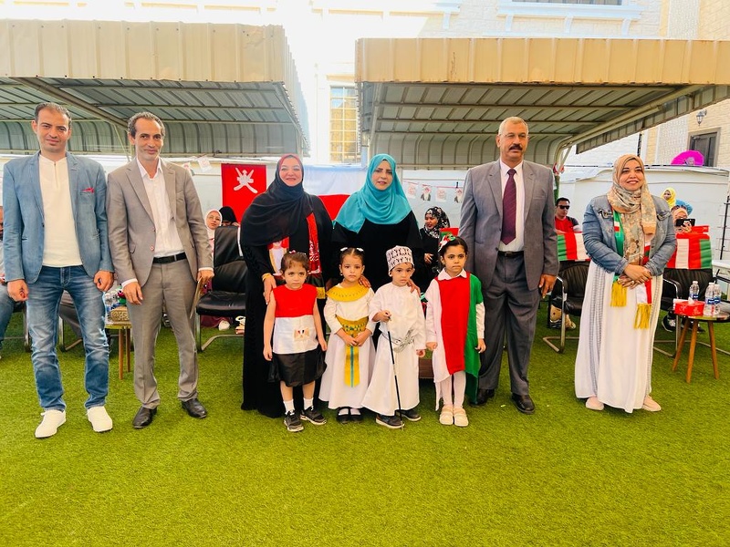 احتفال المدرسة المصرية للغات بصلالة بالعيد الوطني 52 المجيد 