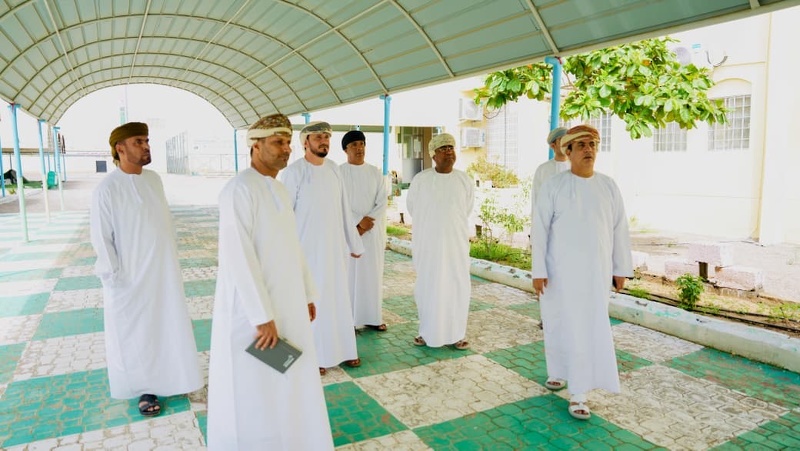 مستشار الوزيرة لشؤون الإدارة التربوية يتفقد مدارس محافظة جنوب الشرقية المتأثرة بمنخفض 