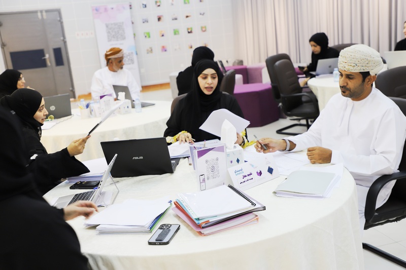 لجنة التقييم المحلي لجائزة اموفيكو للإبداع المدرسي بتعليمية ظفار تواصل أعمال مرحلة التقييم الميداني للمدارس  المتأهلة في التقييم المكتبي للعام الدراسي ٢٠٢٣ / ٢٠٢٤م.