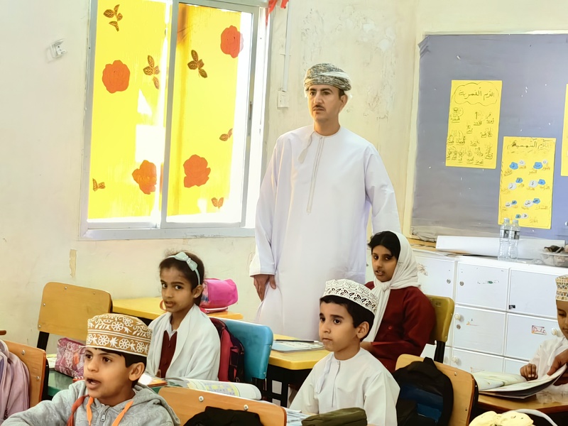 مدير عام تعليمية ظفار يزور عدد من مدارس ولاية صلالة